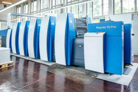 The Rapida 75 PRO is a half-format press with in-line anilox coating tower.