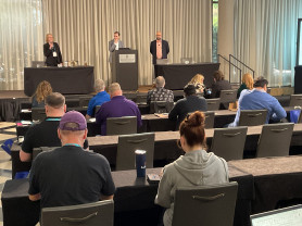 Deb Pavletich (left) introduces her Ricoh colleagues before a session. 