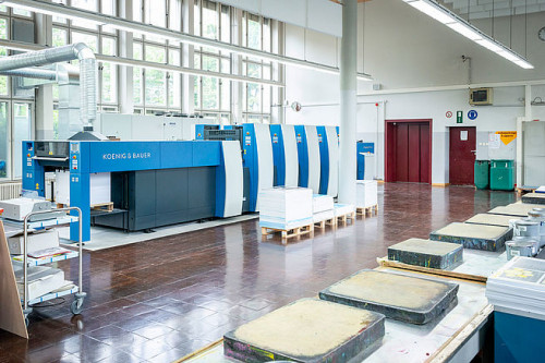 There are many opportunities at the vocational school, from manual ink mixing to print production with in-line finishing.