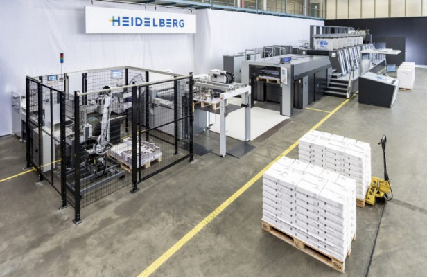 Heidelberg showcases as a world premiere the automated workflow from PDF to stacked folded sheets for the first time.