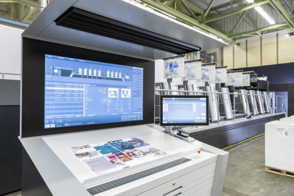 The Speedmaster XL 106-8+P+L 2020 generation has everything needed to systematically harness the performance of the press. Operator navigation reaches a new level with further intelligent assistance systems and the use of artificial intelligence.