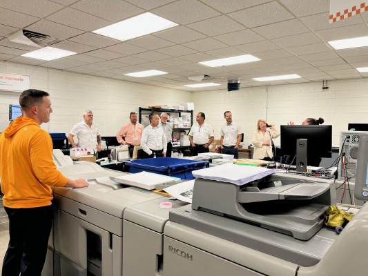 Visitors tour University of Tennessee's in-plant.